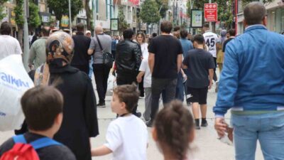 Sakarya’da Kurban Bayramı arefesinde bayramlık alışverişini ve hazırlıklarını tamamlamak isteyen