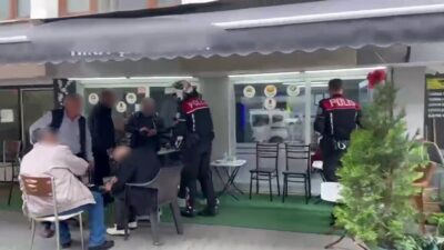 Sakarya’da polis ekiplerince düzenlenen fuhuş operasyonunda, çay ocaklarına gelen özellikle