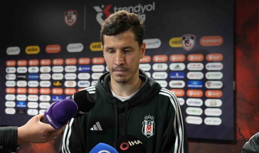 Beşiktaşlı oyuncu Salih Uçan, deplasmanda 2-0 kazandıkları Gaziantep Futbol Kulübü