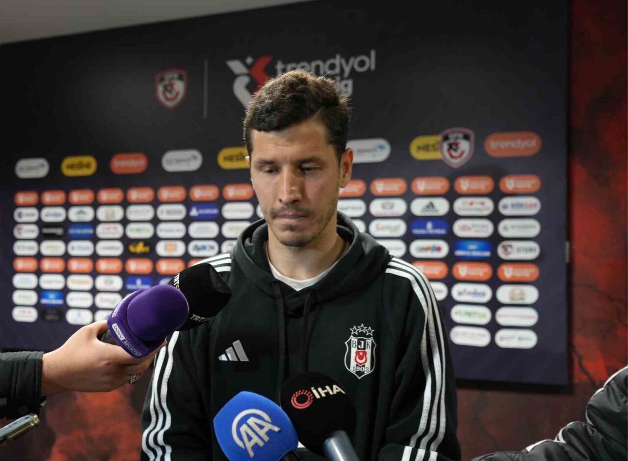 Beşiktaşlı oyuncu Salih Uçan, deplasmanda 2-0 kazandıkları Gaziantep Futbol Kulübü