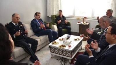 Manisa’nın Salihli Kaymakamı Ali Güldoğan, Kurban Bayramı dolayısıyla şehit ailesi,