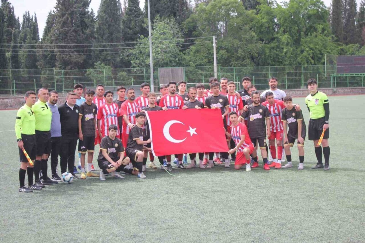 Manisa 2. Amatör Salihli A Grubu’nda mücadele eden Salihli Ülküspor,