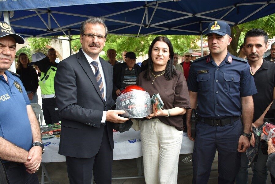 Salihli İlçe Emniyet Müdürlüğü tarafından düzenlenen etkinlikte trafik güvenliğini artırmak