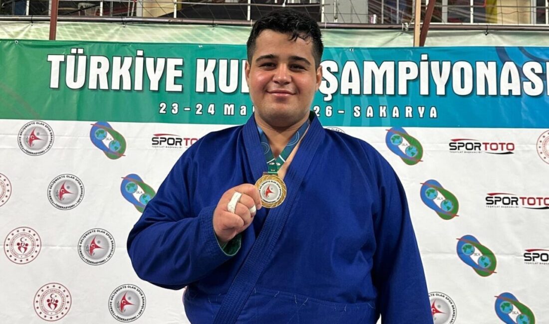 Manisa’nın Salihli ilçesinin başarılı sporcusu Mehmet Emin Çolakçivi, Sakarya’da düzenlenen