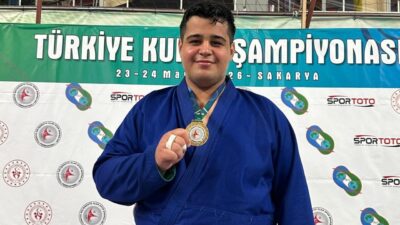 Manisa’nın Salihli ilçesinin başarılı sporcusu Mehmet Emin Çolakçivi, Sakarya’da düzenlenen