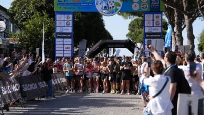 4. Salomon Çeşme Yarı Maratonu tamamlandı. 43 ülkeden 3 bin