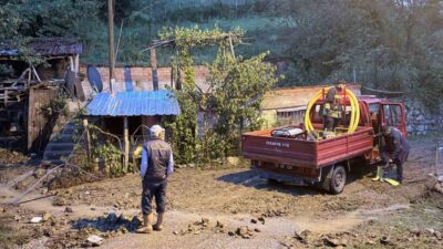 Samsun’un Kavak ilçesinde sağanak ve dolu etkili oldu, yollar göle