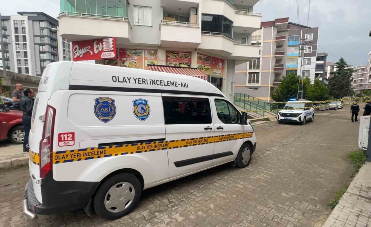 Samsun’un Atakum ilçesinde 4’üncü kattan düşen kadın ağır yaralandı. Olay,