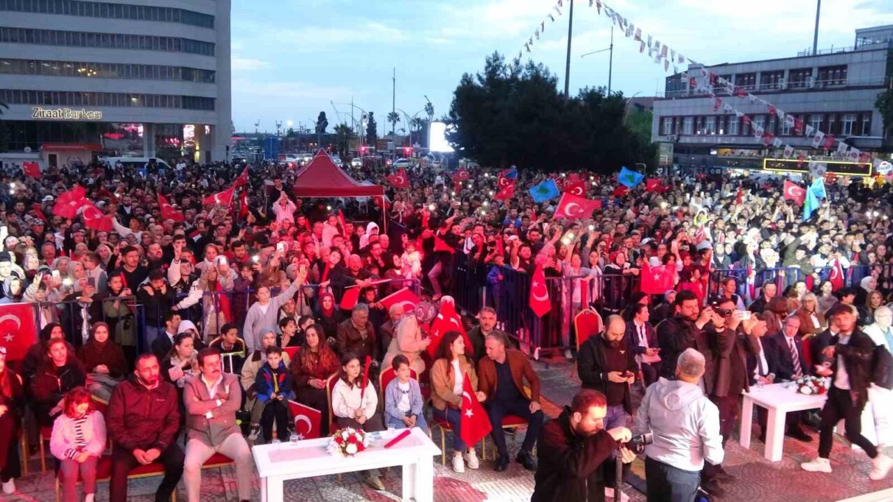 MHP Samsun İl Başkanlığı tarafından düzenlenen Anneler Günü konseri, binlerce