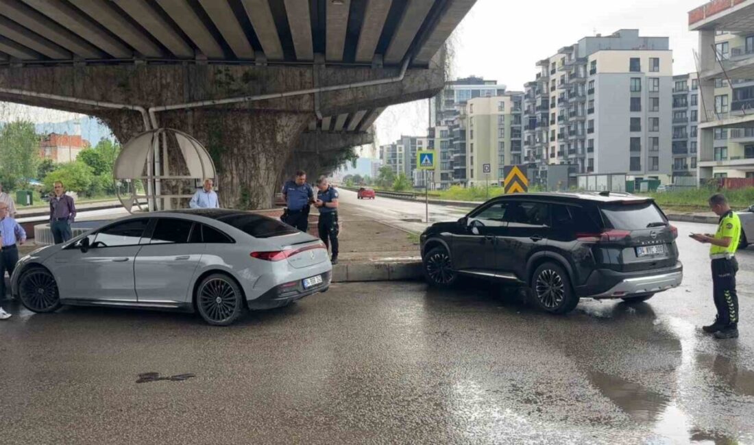 Samsun’da başka bir araca çarpmamak için manevra yapan SUV sürücüsü