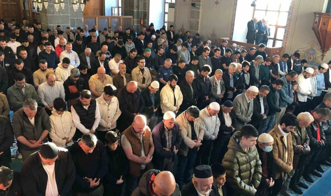 Samsun’da vatandaşlar, Kurban Bayramı namazını kılmak için sabahın erken saatlerinde