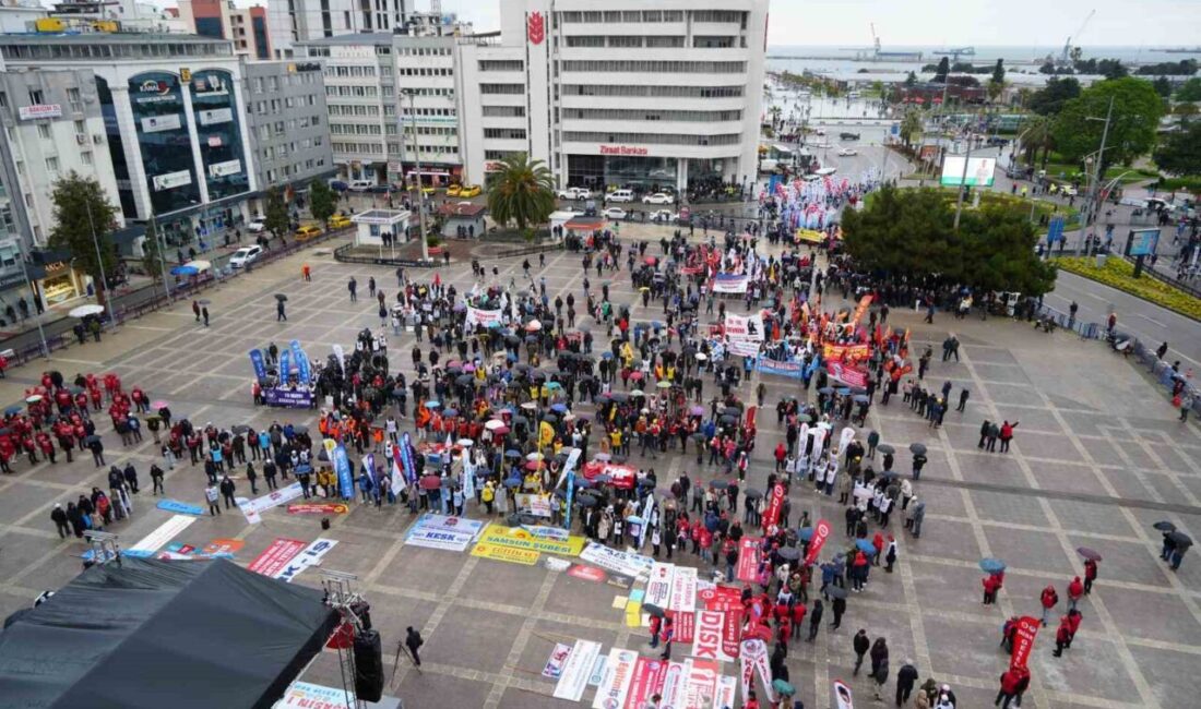 Samsun’da 1 Mayıs Emek ve Dayanışma Günü kutlaması yağmur altında
