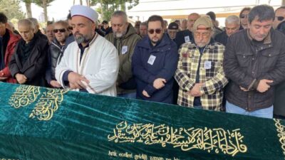 Bir süredir diyaliz tedavisi gören 79 yaşındaki Türk pop müziği