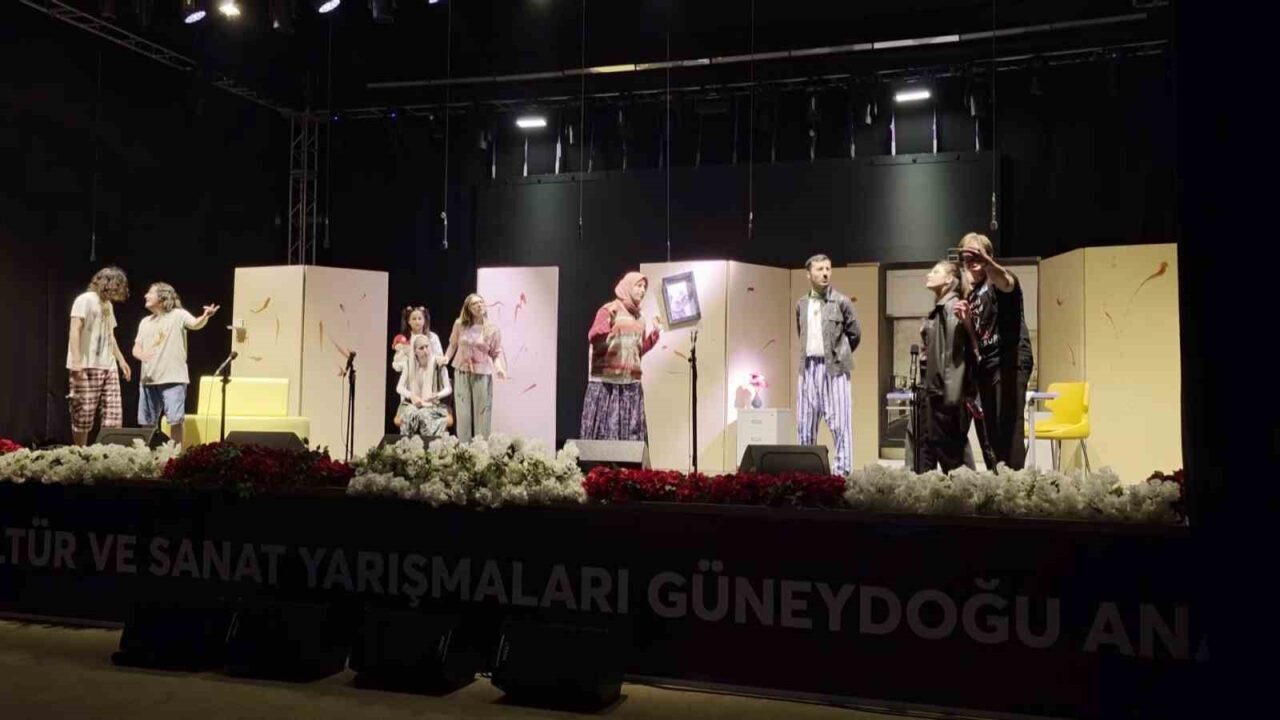 Güneydoğu Anadolu’nun sanatsever gençleri Adıyaman’da buluştu. Gençler, bilgilerini ve sanat