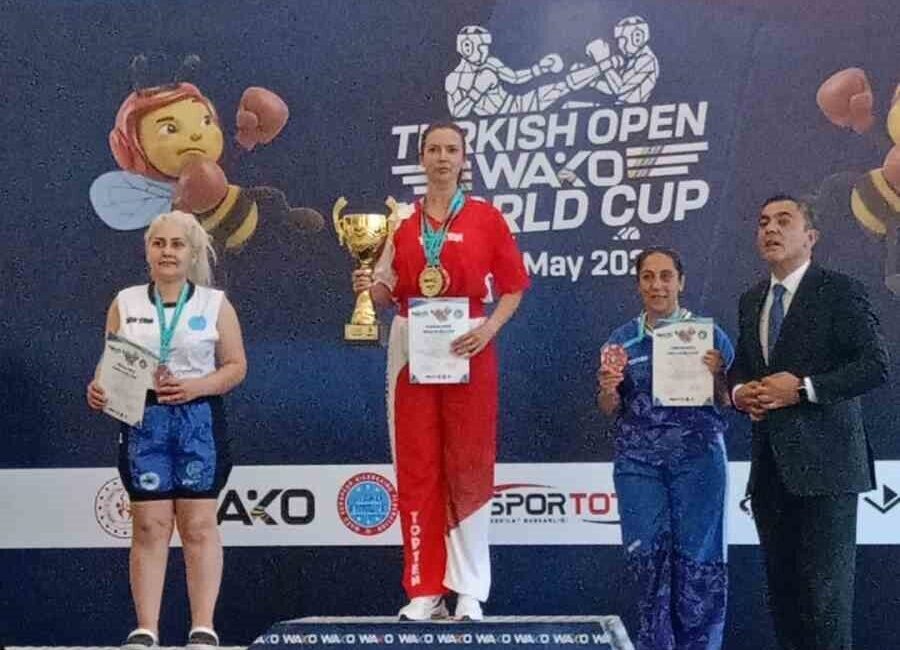 Antalya’da düzenlenen 11. Dünya Kick Boks Kupası’nda Afyonkarahisar Sandıklı Gençlik