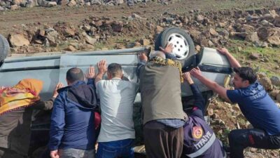 Şanlıurfa-Diyarbakır karayolunda meydana gelen trafik kazasında 1 kişi yaralandı. Edinilen