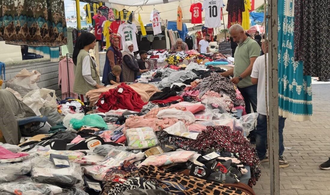 Şanlıurfa’nın Ceylanpınar ilçesinde Kurban Bayramı’na saatler kala çarşı ve pazarlarda