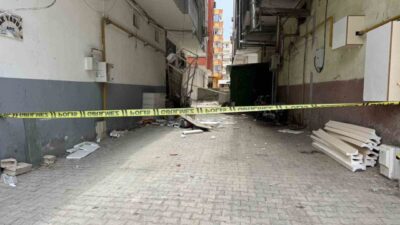 Şanlıurfa’nın Birecik ilçesinde inşaatın dış cephe giydirmesini yapan iki işçinin