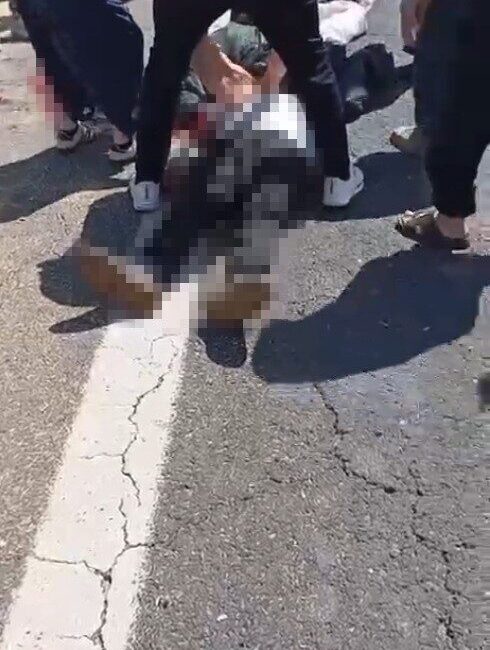 Şanlıurfa’nın Birecik ilçesinde, kurbanlık koyun yüklü kamyonettin devrilmesi sonucu sürücü