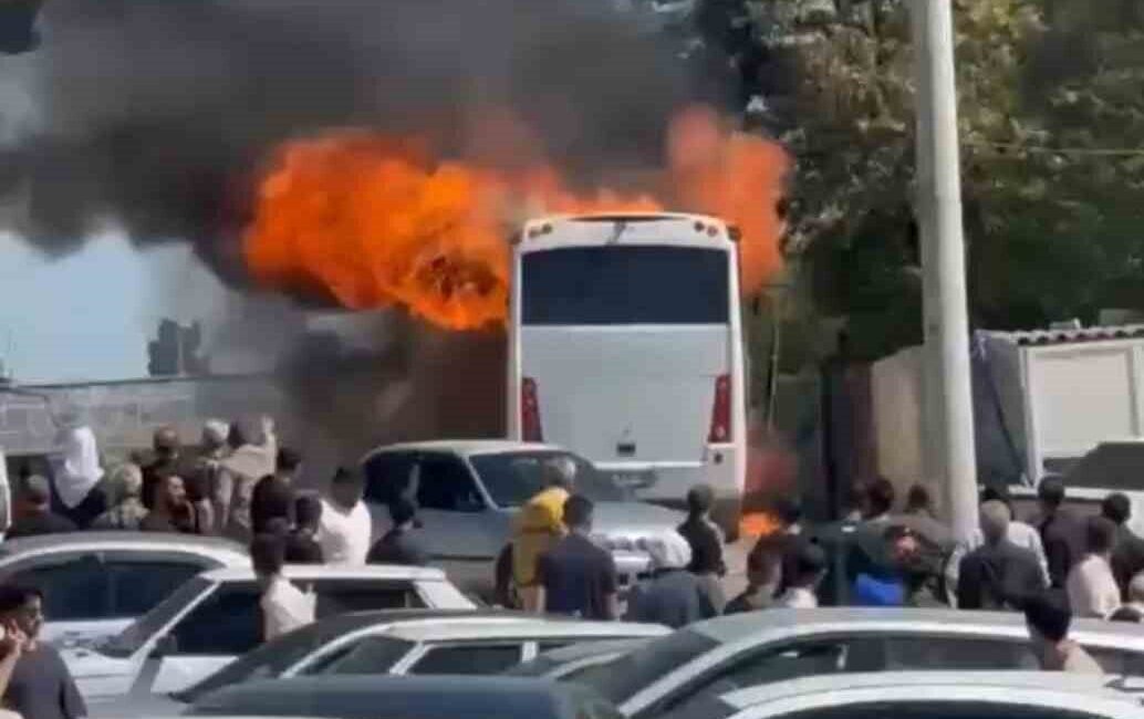 Şanlıurfa’nın Viranşehir İlçesindeki Eyüpnebi Makamını ziyarete gidenlerin içerisinde olduğu tur