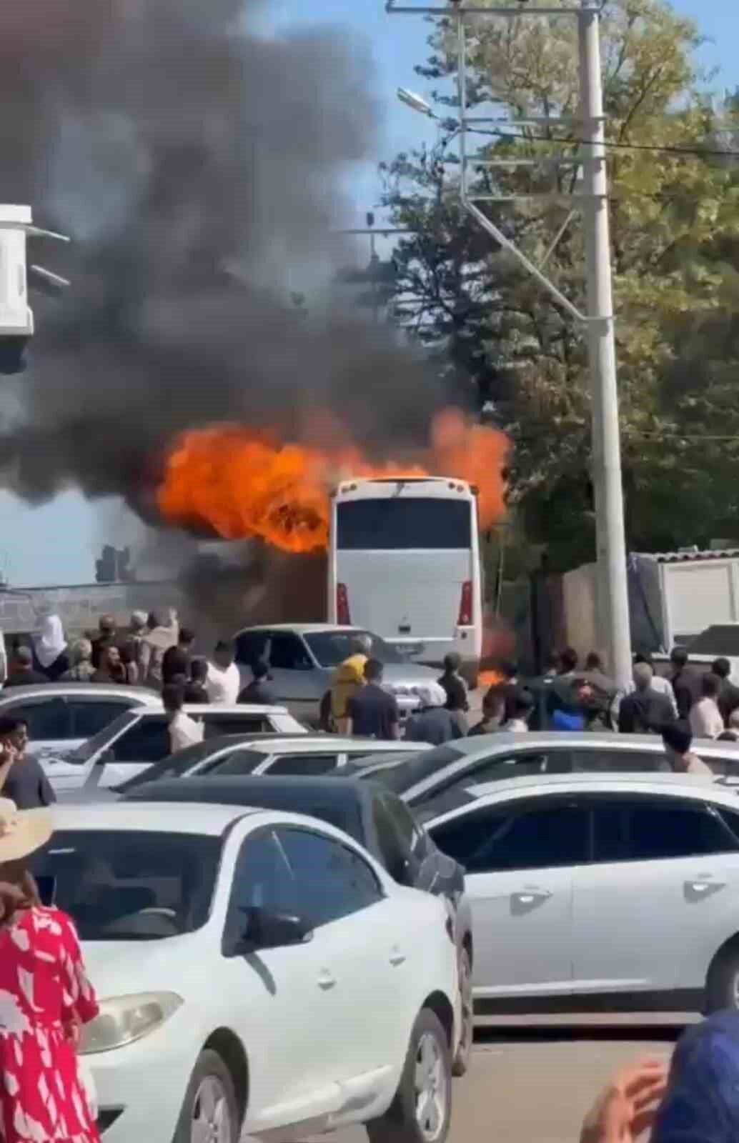 Şanlıurfa’nın Viranşehir İlçesindeki Eyüpnebi Makamını ziyarete gidenlerin içerisinde olduğu tur