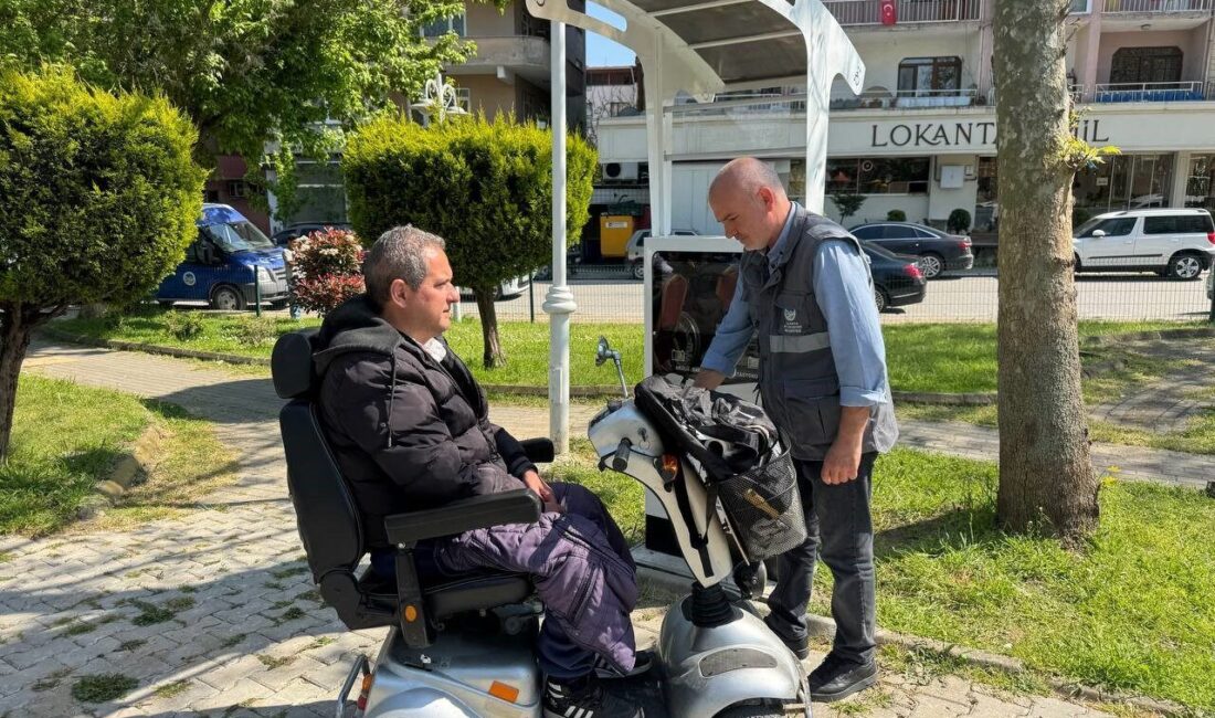 Sakarya’da akülü tekerlekli sandalye kullanan engelli bireylerin şehir içi ulaşımını