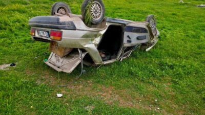 Afyonkarahisar’da kontrolden çıkarak şarampol’e devrilen otomobilde 14 yaşında bir çocuk
