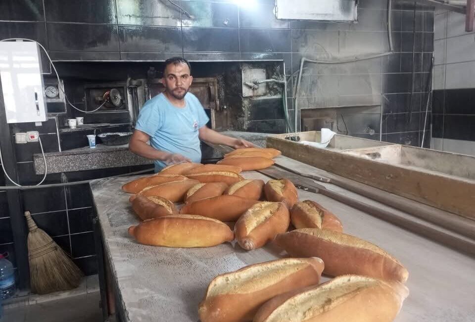 Manisa’nın Sarıgöl ilçesinde 15 TL’den satılan ekmek ve simit, yüzde