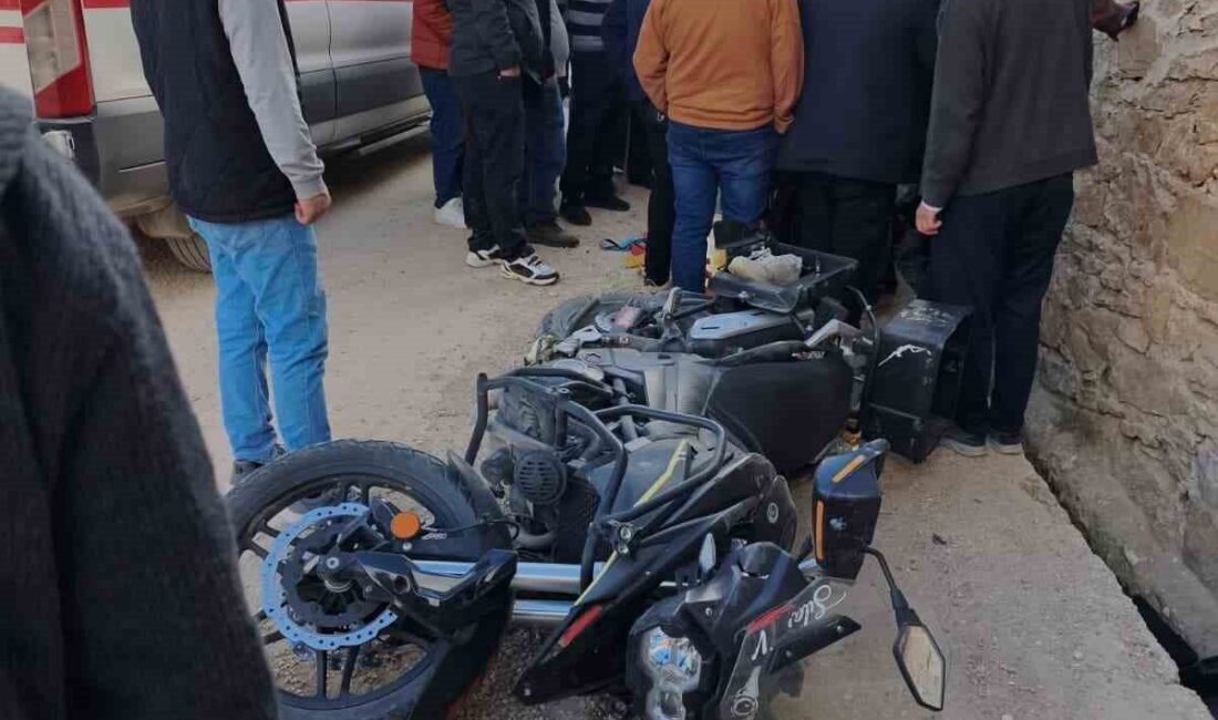Karaman’ın Sarıveliler ilçesinde kontrolden çıkan motosikletin devrilmesi sonucu sürücüsü yaralandı.