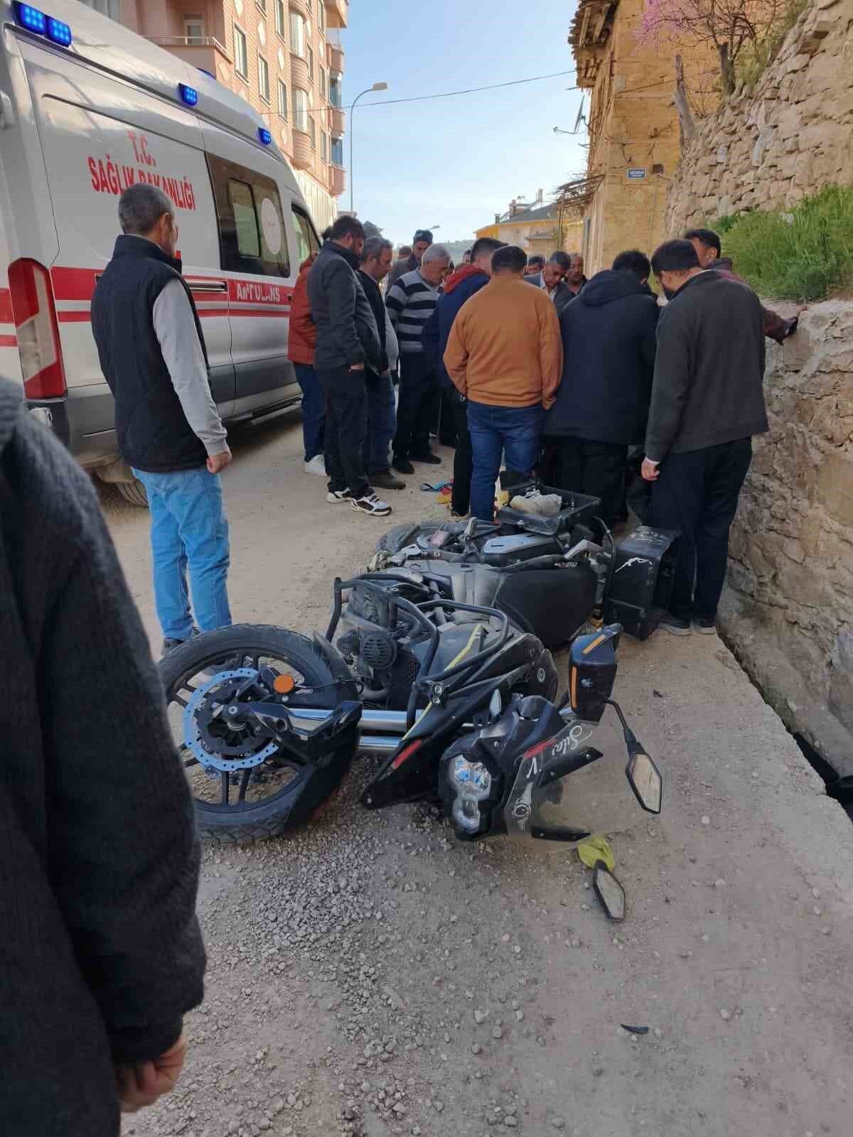 Karaman’ın Sarıveliler ilçesinde kontrolden çıkan motosikletin devrilmesi sonucu sürücüsü yaralandı.