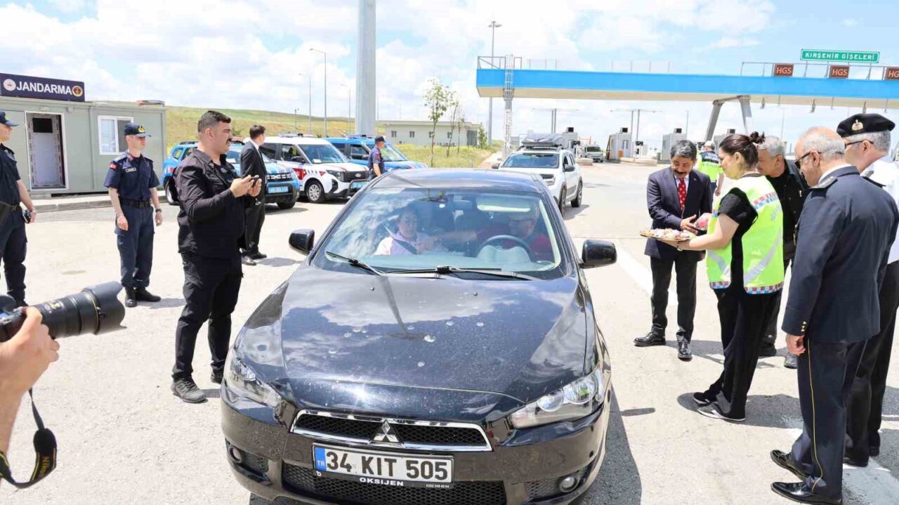 Kırşehir’de devlet protokolü bayram öncesinde devlet karayolu ve otoban gişelerinde