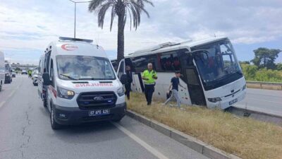 D-400 Kara yolunda şehirlerarası yolcu otobüsünün refüje çıkarak palmiye ağacına