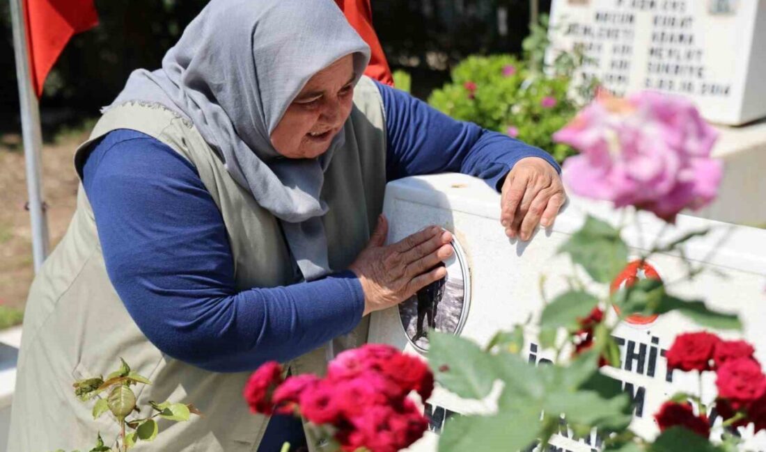 Adana’da Kurban Bayramı’nın ilk günü şehit aileleri yakınlarının kabirlerini ziyaret
