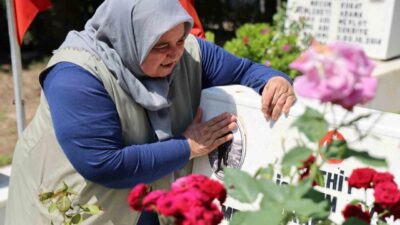 Adana’da Kurban Bayramı’nın ilk günü şehit aileleri yakınlarının kabirlerini ziyaret
