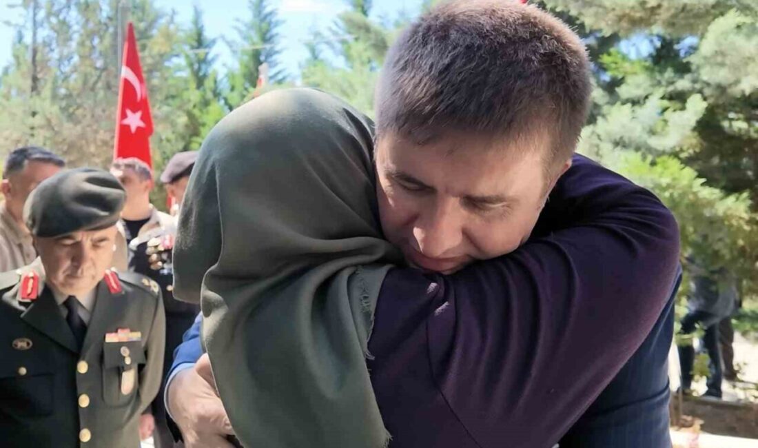 Kırıkkale’de Kurban Bayramı dolayısıyla düzenlenen programda protokol üyeleri, şehit mezarlarına