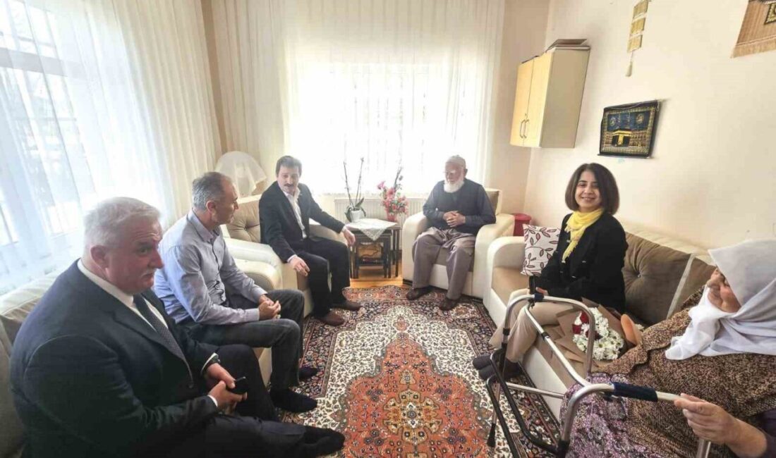 Samsun Valisi Orhan Tavlı ve eşi Ayşe Tavlı, Anneler Günü