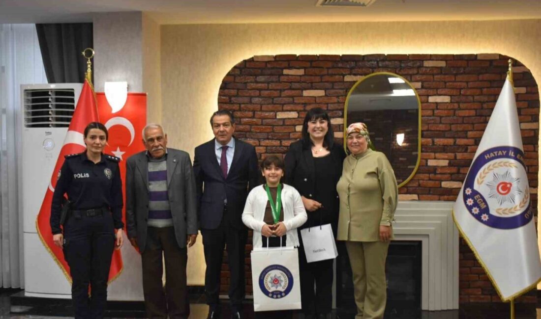 Hatay’da yaşayan 9 yaşındaki şehit kızı Ömür Şimşek, Avustralya’da düzenlenen