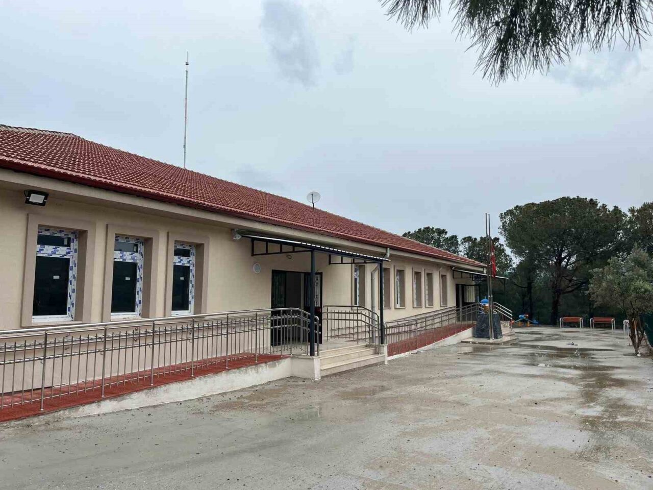 Manisa’nın Sarıgöl ilçesine bağlı Yeniköy Mahallesi’nde yapımı uzun süredir devam