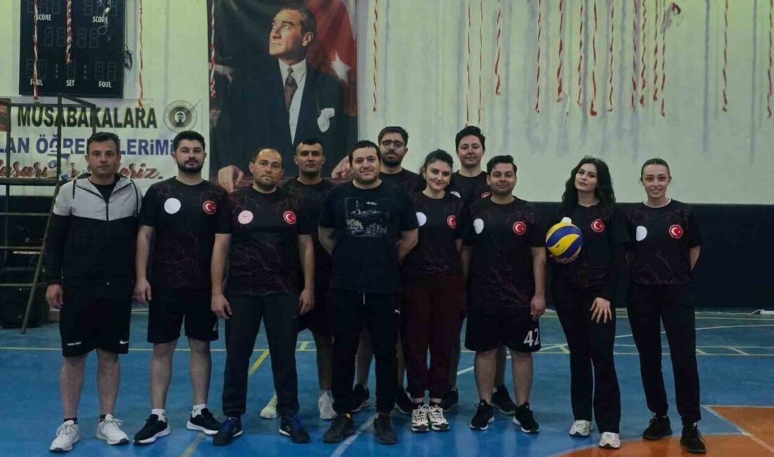 Afyonkarahisar’ın Hocalar ilçesinde Türk Eğitim-Sen Hocalar Temsilciliği tarafından Şehit Öğretmen