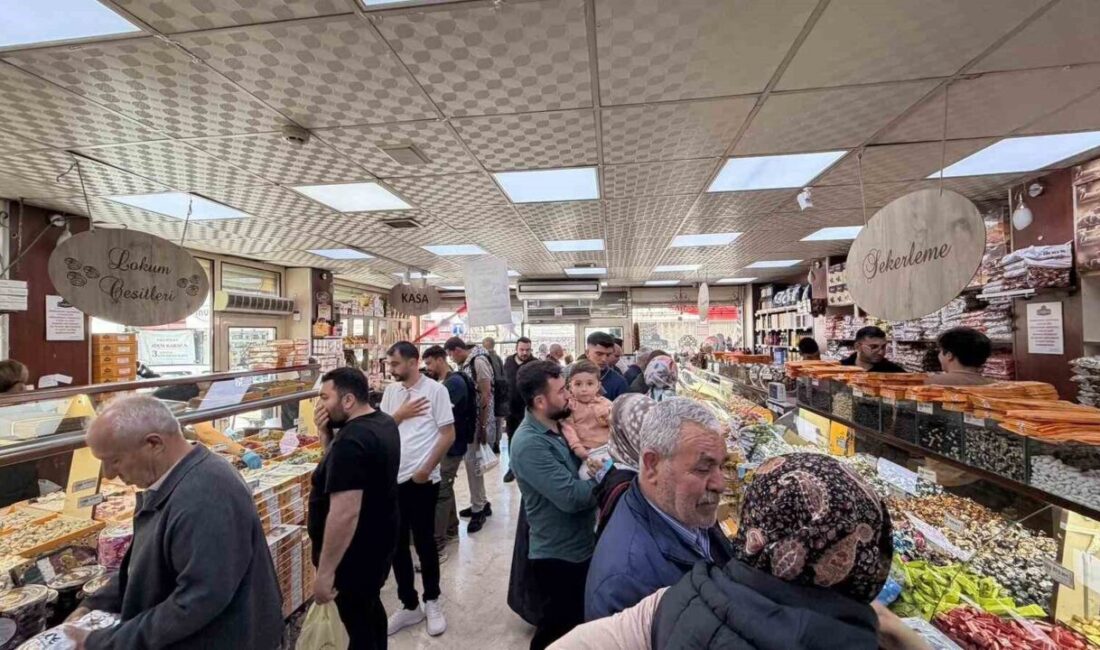 Kurban Bayramı öncesinde bayram şekerlerini almak isteyen vatandaşlar şekercilerde yoğunluk