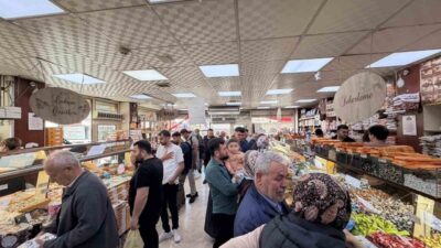 Kurban Bayramı öncesinde bayram şekerlerini almak isteyen vatandaşlar şekercilerde yoğunluk