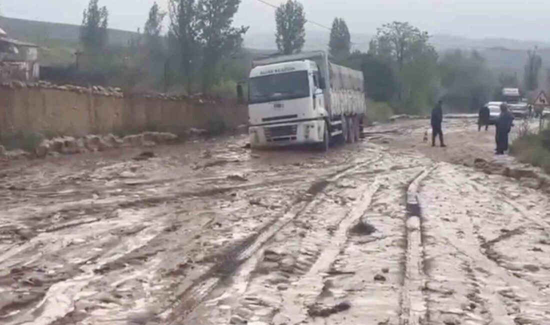 Çorum’un Sungurlu ilçesinde etkili olan sağanak yağış sonrası taşan dere