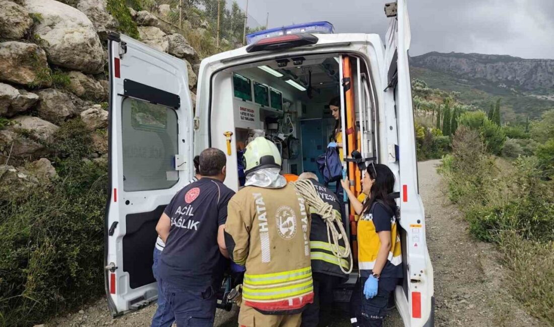 Hatay’ın Defne ilçesinde şelaleye düşüp yaralanan kadını itfaiye ekipleri kurtardı.