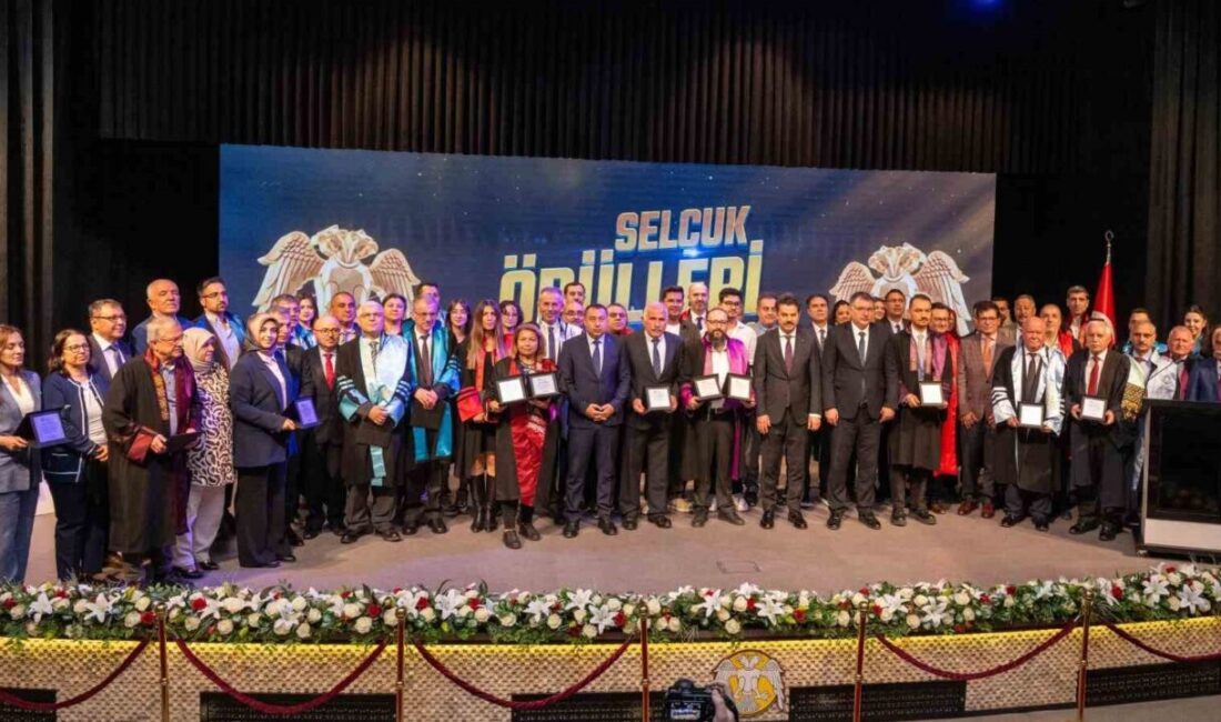 Selçuk Üniversitesi (SÜ) tarafından düzenlenen “Selçuk Üniversitesi Ödülleri Töreni”nde akademik