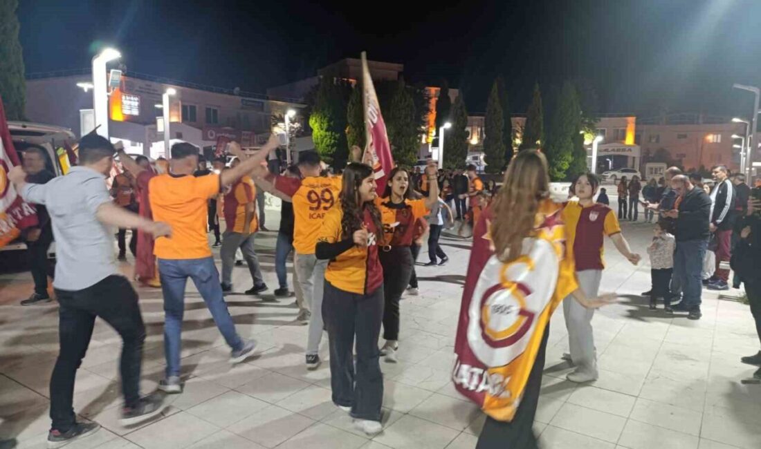Galatasaray’ın 26. şampiyonluğu Selendi’de büyük bir coşkuya sahne oldu. Ellerinde