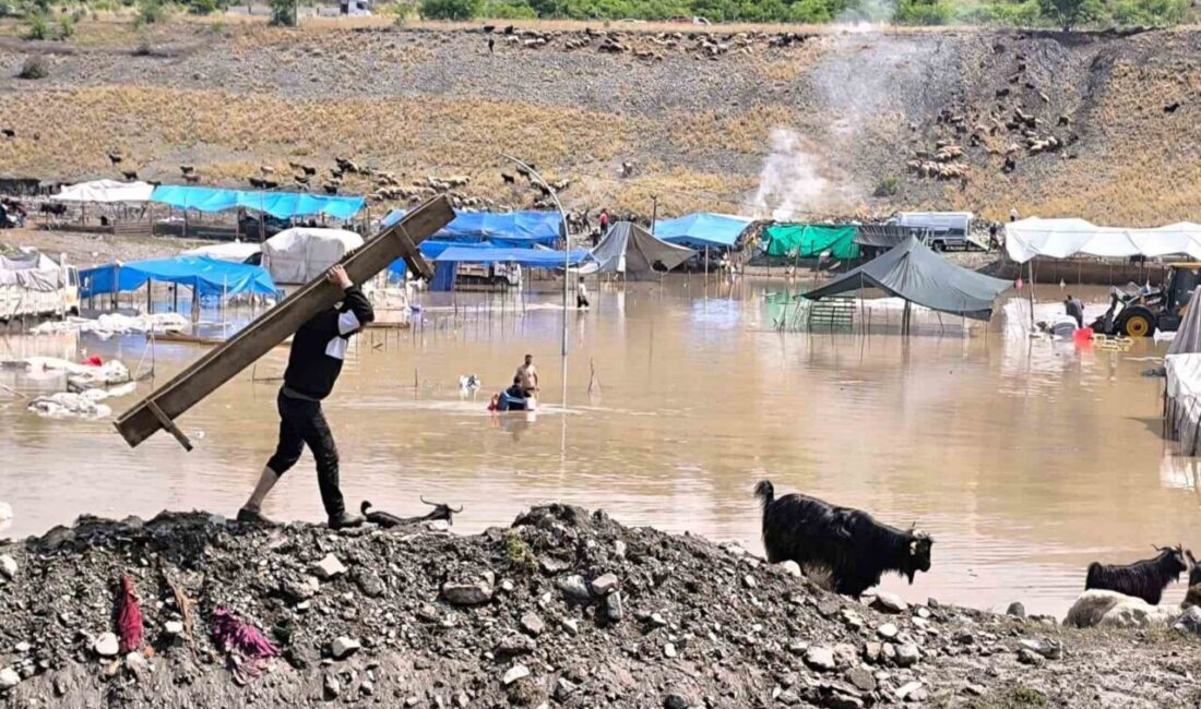 Hatay’ın Dörtyol ilçesinde etkili olan yağışlı havayla birlikte sele teslim