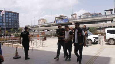 Antalya’nın Serik ilçesinde yol verme ve sellektör yapma nedeniyle çıkan