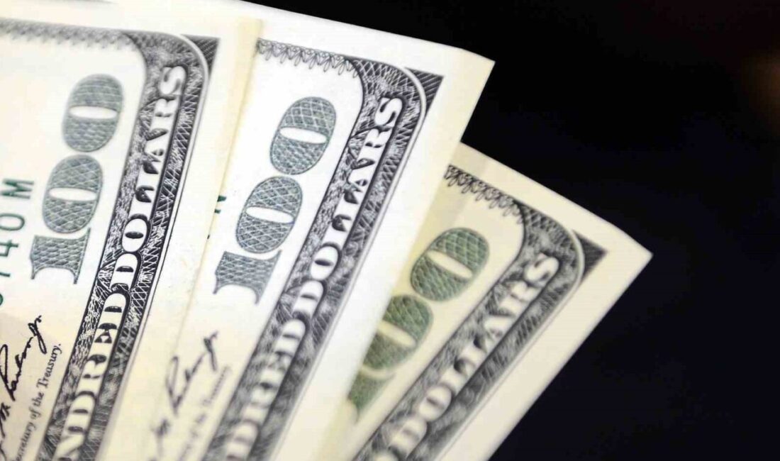 Dolar 45,3960 liradan, euro ise 53,4420 liradan güne başladı. İstanbul