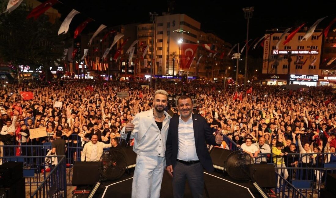 Denizli Büyükşehir Belediyesi, 23 Nisan kutlamalarını dev bir sanat etkinliğiyle