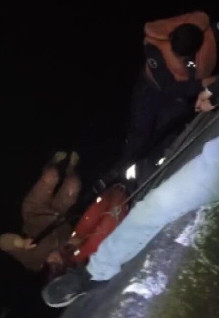 Adana’da Seyhan Nehri’ne düşen kadın itfaiye ekippleri tarafından kurtarıldı. Olay,
